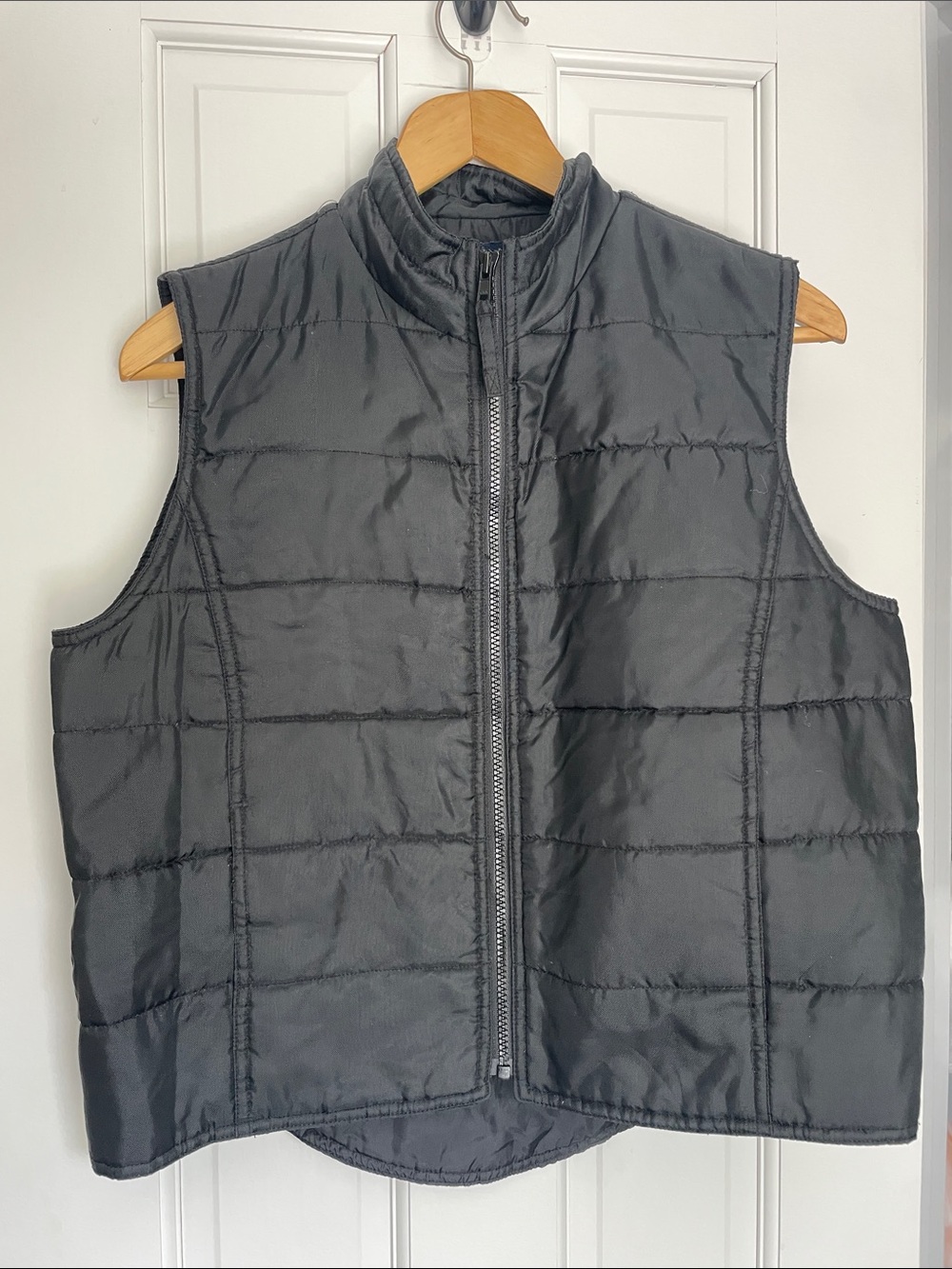 GAP Unisex Quilted Puffer Vest in Charcoal